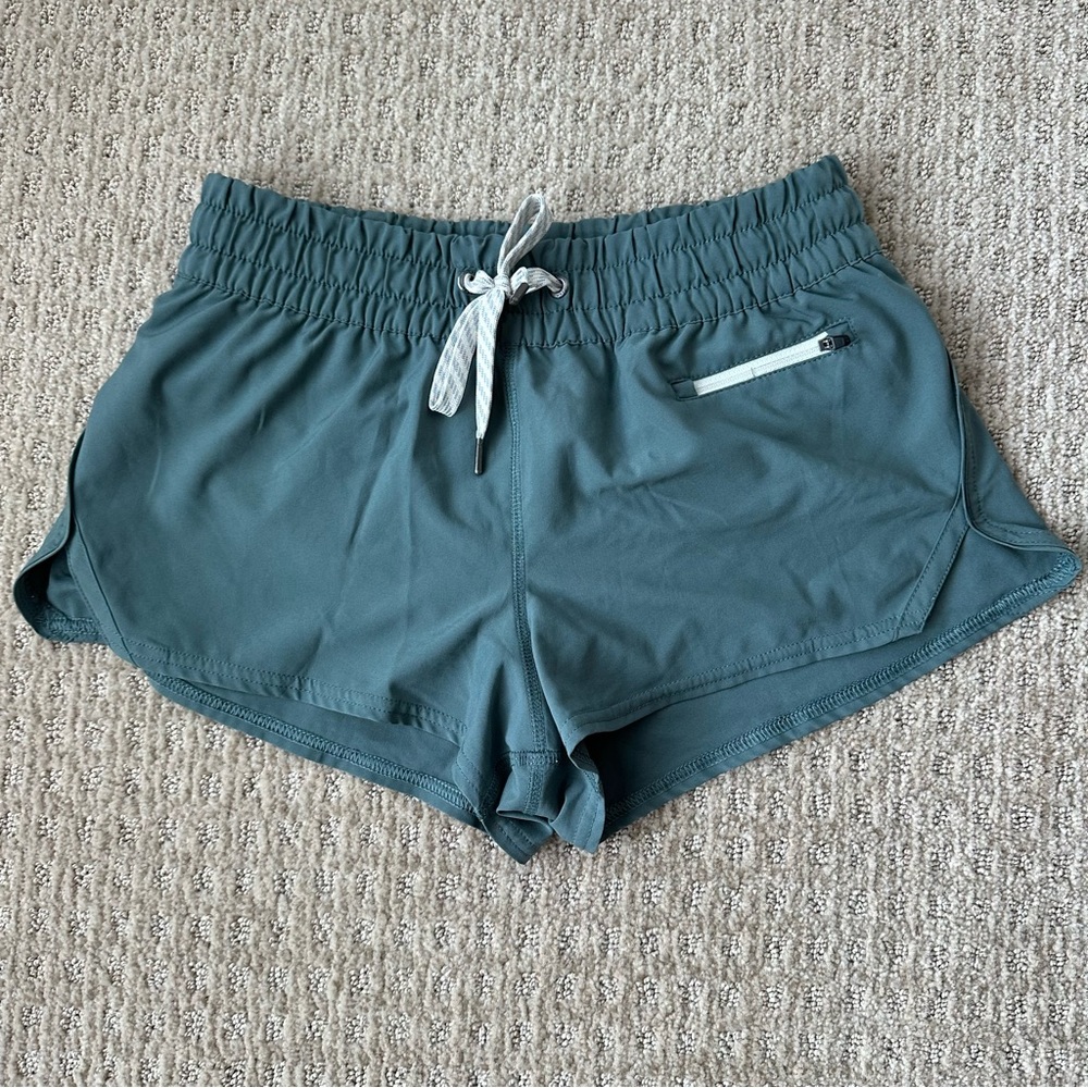 Vuori Shorts